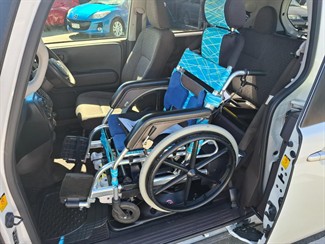 2012 Toyota Porte - Thumbnail