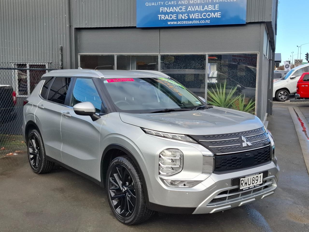 2025 Mitsubishi Outlander