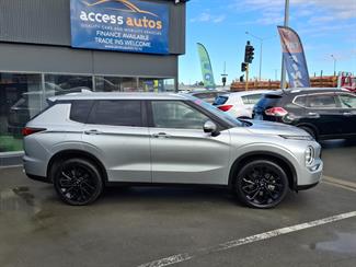 2025 Mitsubishi Outlander - Thumbnail