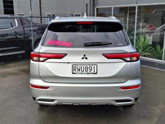 2025 Mitsubishi Outlander - Thumbnail