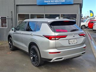 2025 Mitsubishi Outlander - Thumbnail