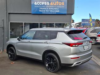 2025 Mitsubishi Outlander - Thumbnail