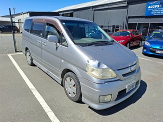 2005 Nissan Serena - Thumbnail