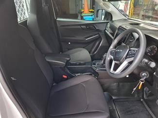 2024 Isuzu D-Max - Thumbnail