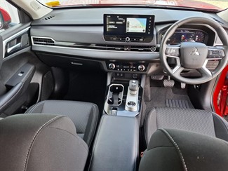 2025 Mitsubishi Outlander - Thumbnail