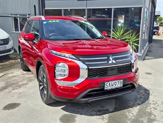 2025 Mitsubishi Outlander - Thumbnail