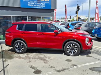2025 Mitsubishi Outlander - Thumbnail