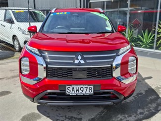 2025 Mitsubishi Outlander - Thumbnail
