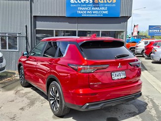 2025 Mitsubishi Outlander - Thumbnail