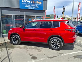 2025 Mitsubishi Outlander - Thumbnail