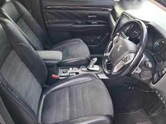 2018 Mitsubishi Outlander - Thumbnail