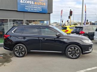 2018 Mitsubishi Outlander - Thumbnail
