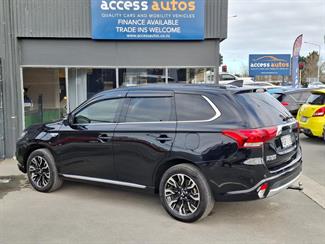 2018 Mitsubishi Outlander - Thumbnail
