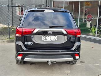 2018 Mitsubishi Outlander - Thumbnail