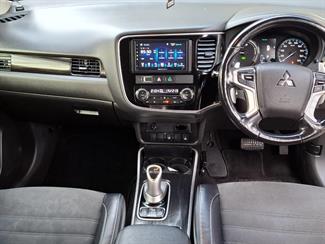 2018 Mitsubishi Outlander - Thumbnail