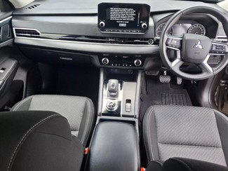 2022 Mitsubishi Outlander - Thumbnail