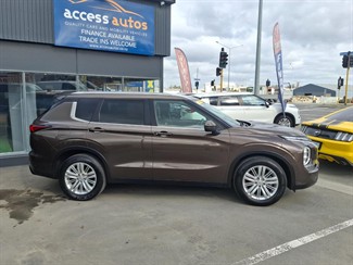 2022 Mitsubishi Outlander - Thumbnail