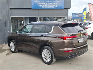 2022 Mitsubishi Outlander - Thumbnail