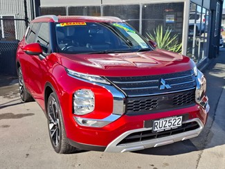 2023 Mitsubishi Outlander - Thumbnail