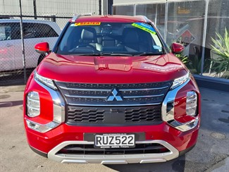 2023 Mitsubishi Outlander - Thumbnail