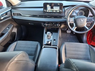 2023 Mitsubishi Outlander - Thumbnail