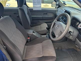 2002 Nissan Navara - Thumbnail