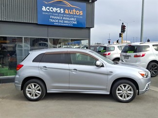 2010 Mitsubishi RVR - Thumbnail