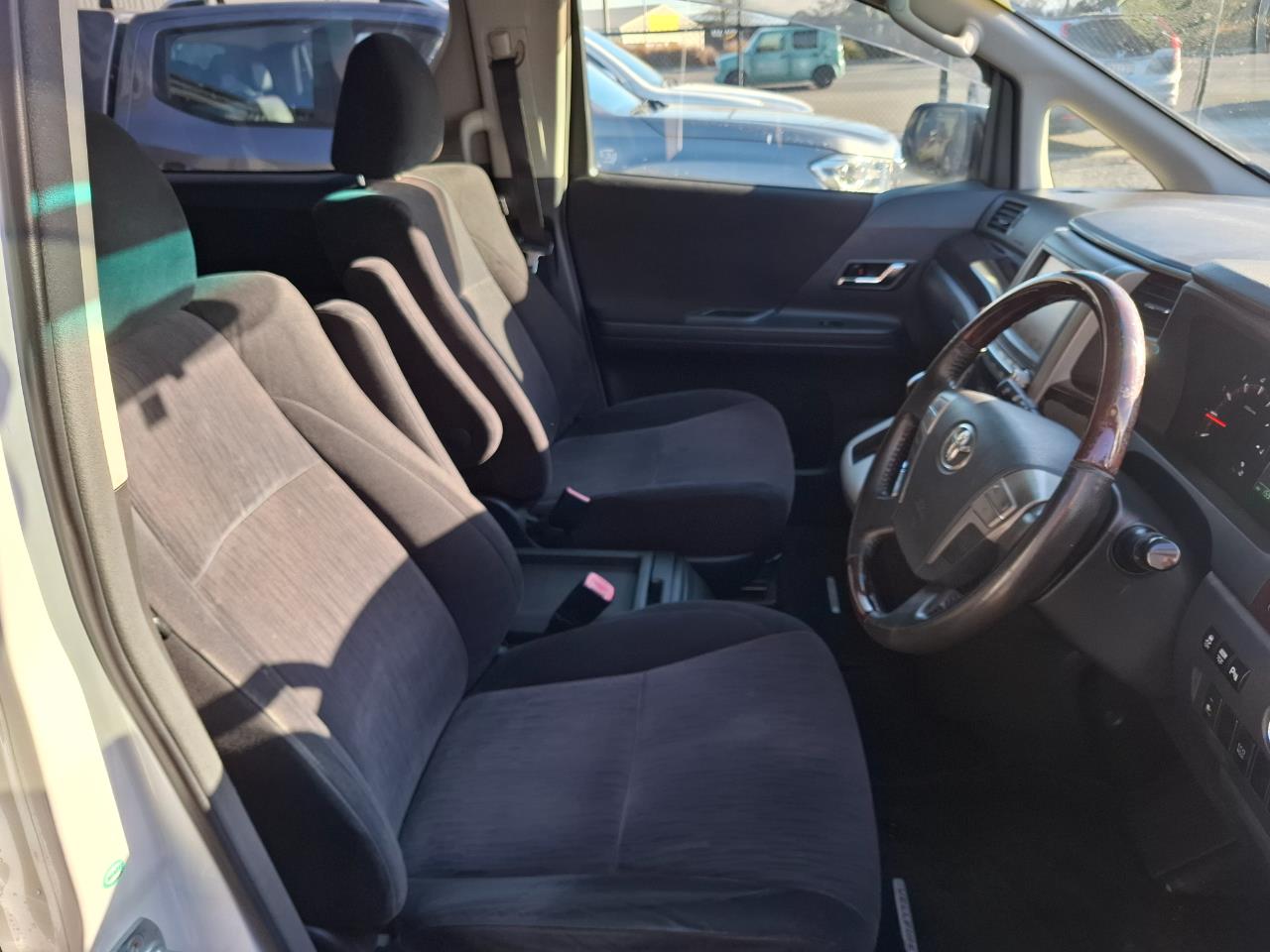 2012 Toyota Vellfire