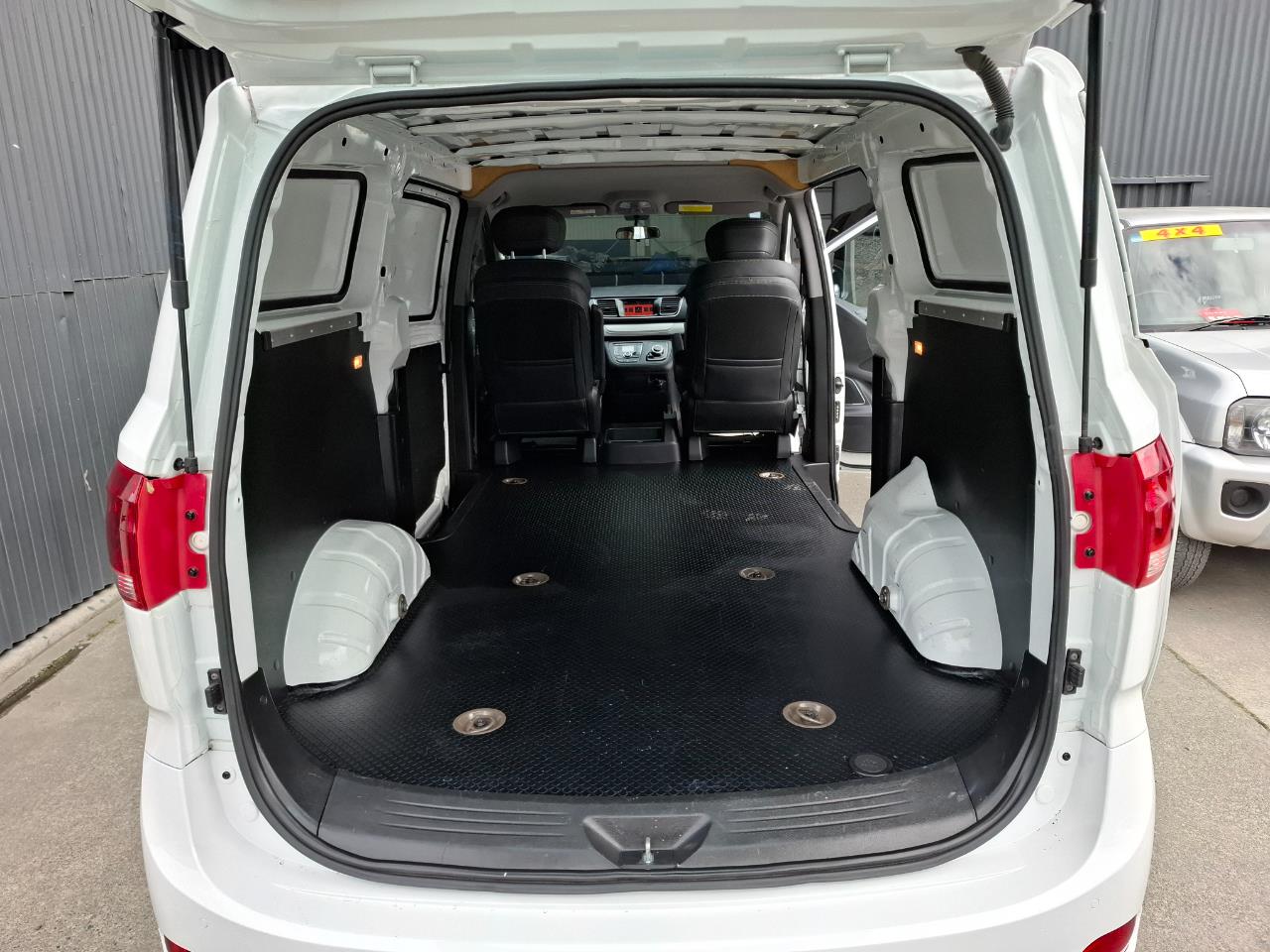 2023 LDV G10