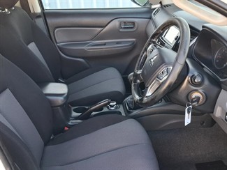 2017 Mitsubishi Triton - Thumbnail
