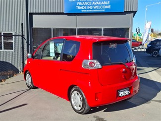 2005 Toyota Porte - Thumbnail