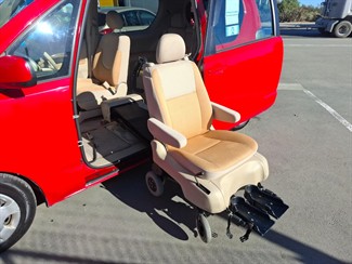2005 Toyota Porte - Thumbnail
