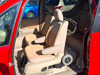 2005 Toyota Porte - Thumbnail