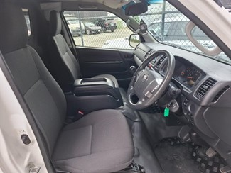 2015 Toyota Hiace - Thumbnail