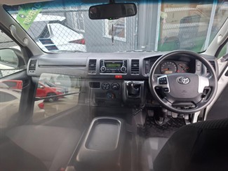 2015 Toyota Hiace - Thumbnail