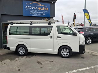 2015 Toyota Hiace - Thumbnail