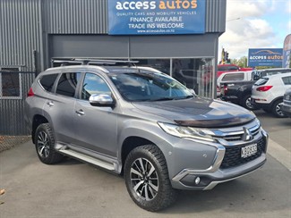 2016 Mitsubishi Pajero Sport - Thumbnail