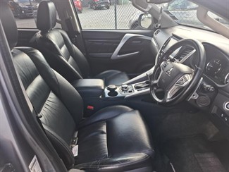 2016 Mitsubishi Pajero Sport - Thumbnail