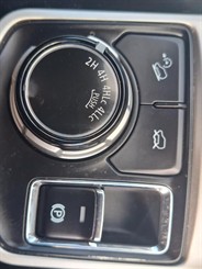 2016 Mitsubishi Pajero Sport - Thumbnail