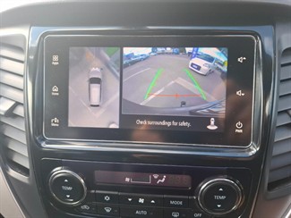 2016 Mitsubishi Pajero Sport - Thumbnail