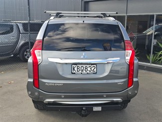 2016 Mitsubishi Pajero Sport - Thumbnail