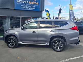 2016 Mitsubishi Pajero Sport - Thumbnail