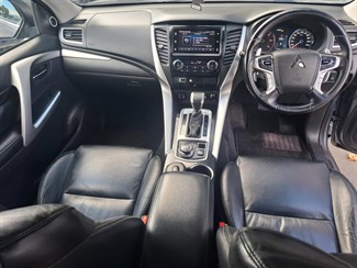 2016 Mitsubishi Pajero Sport - Thumbnail