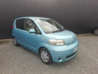 2005 Toyota Porte - Thumbnail