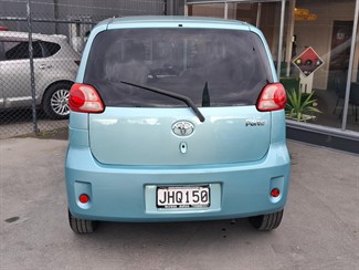 2005 Toyota Porte - Thumbnail