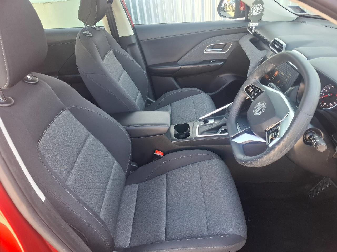 2025 MG ZS