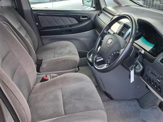2005 Toyota Alphard - Thumbnail