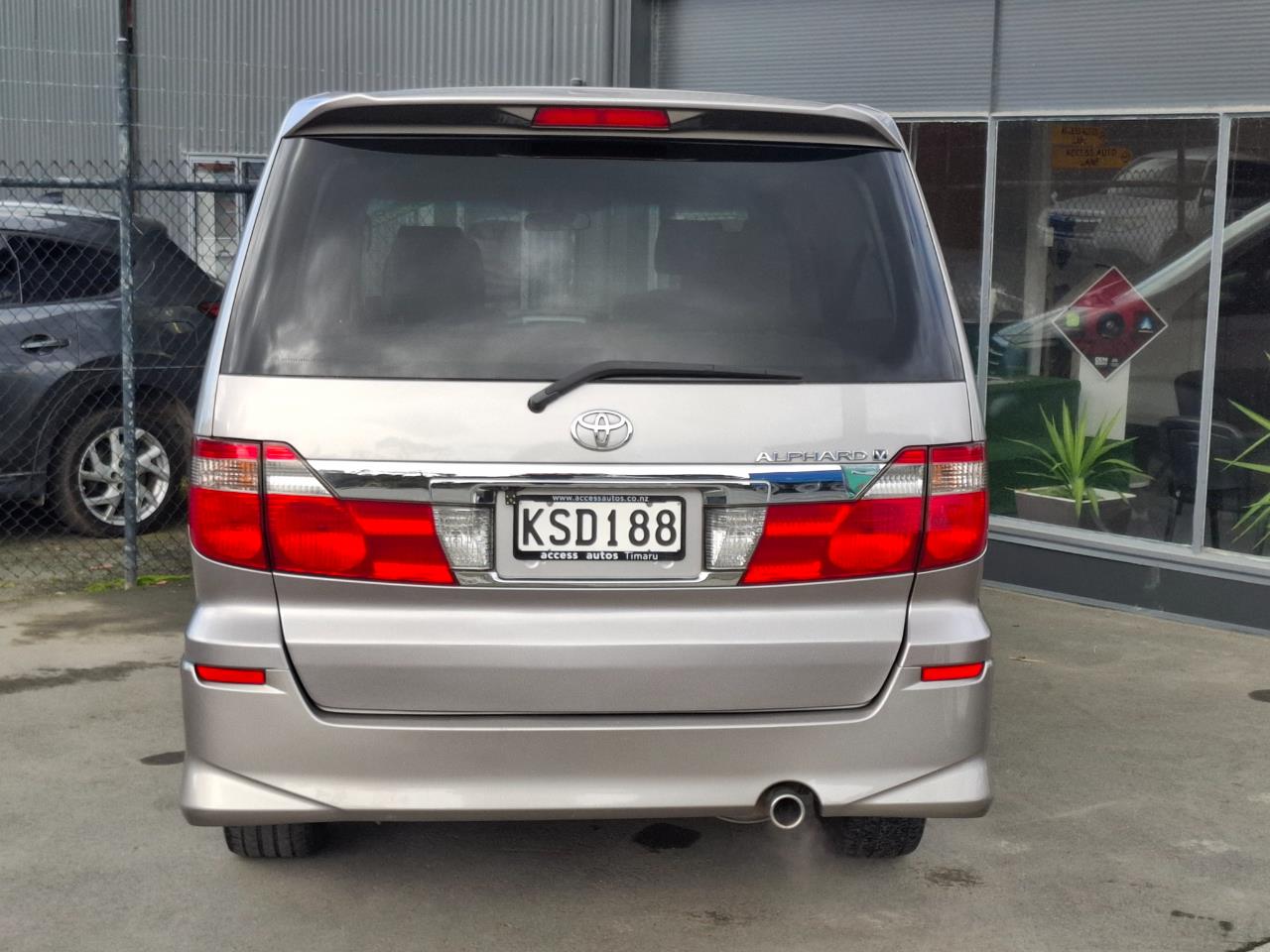 2005 Toyota Alphard
