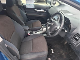 2012 Toyota Auris - Thumbnail
