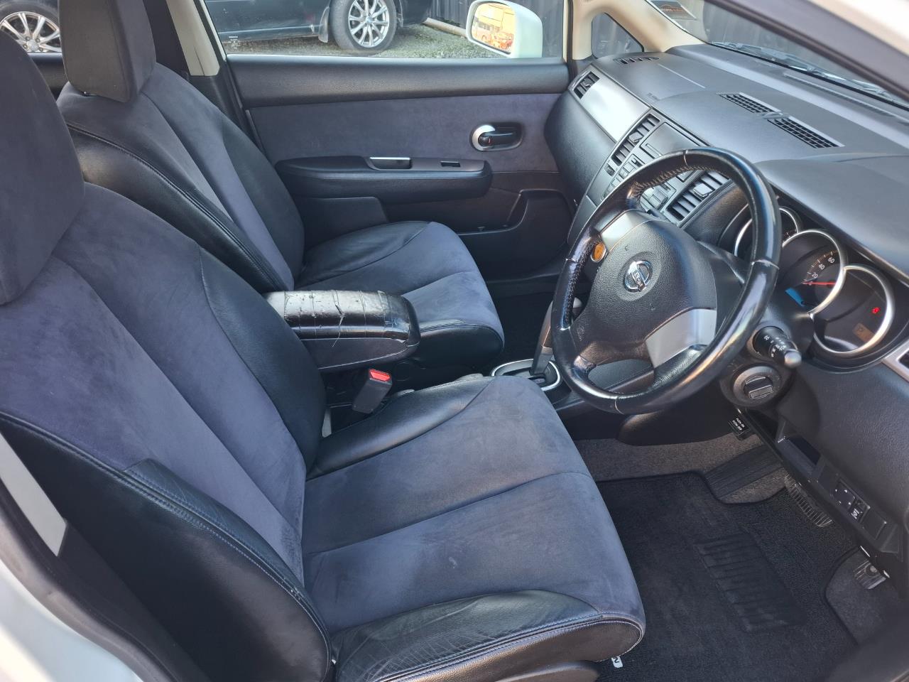 2005 Nissan Tiida